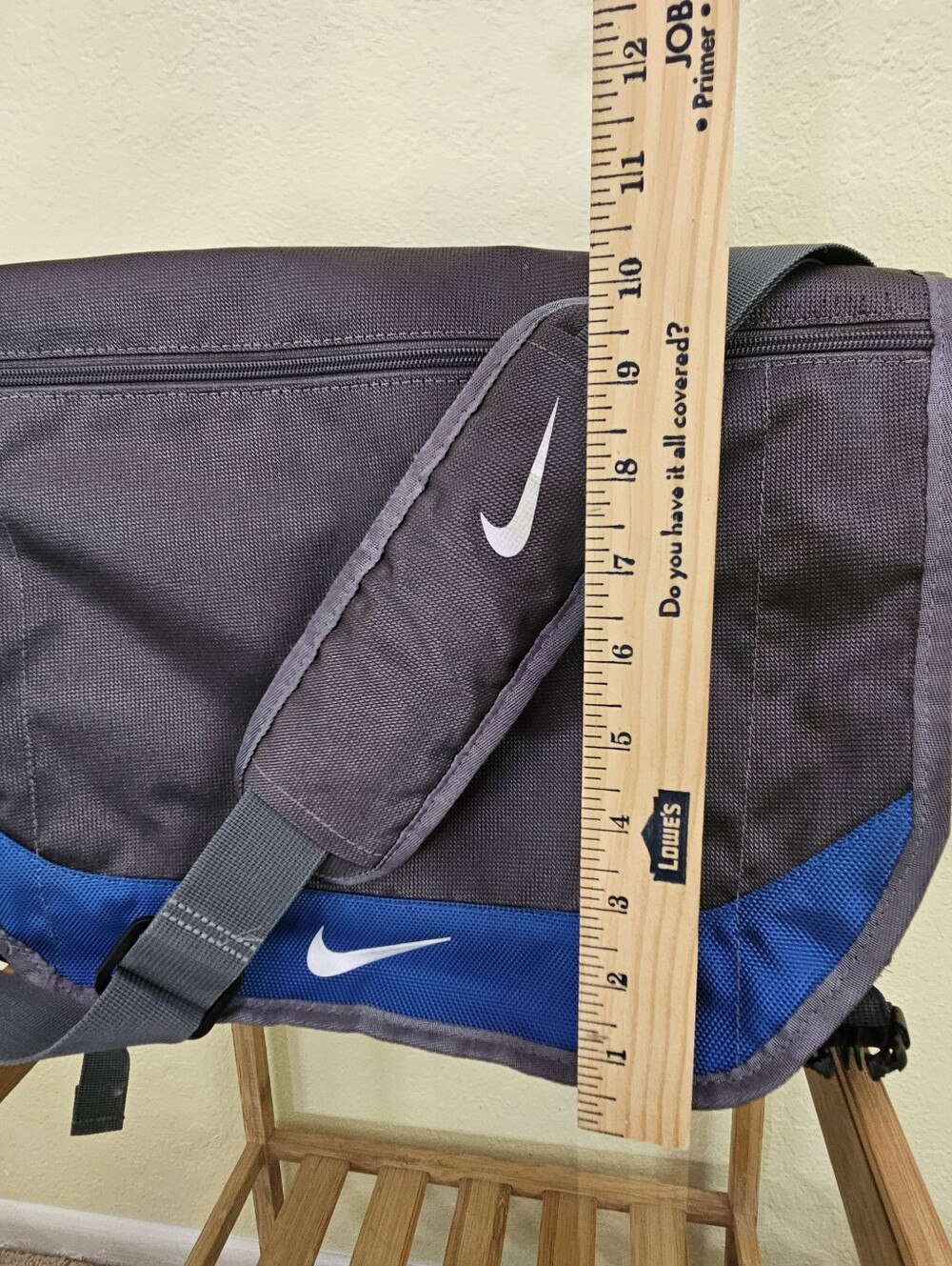 Nike Messenger laptop travel bag. - Picture 3 of 14